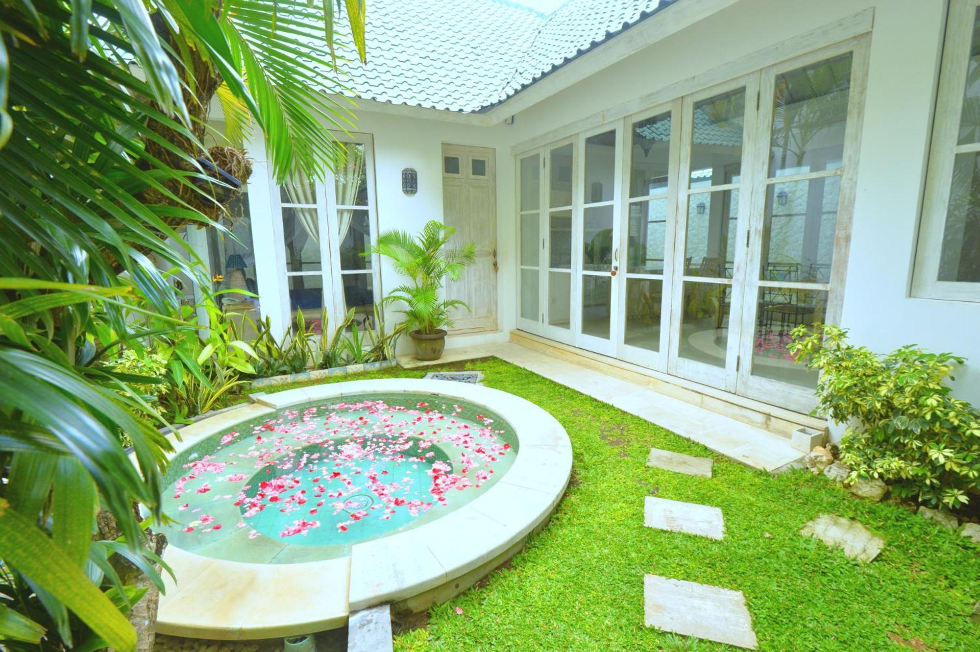 סמיניאק Artemis Villa Hotel מראה חיצוני תמונה