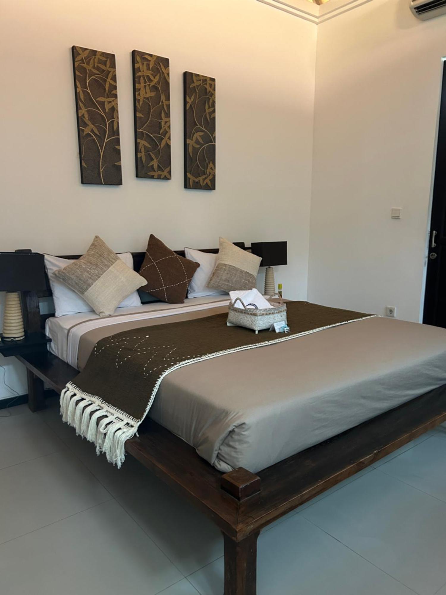 סמיניאק Artemis Villa Hotel מראה חיצוני תמונה