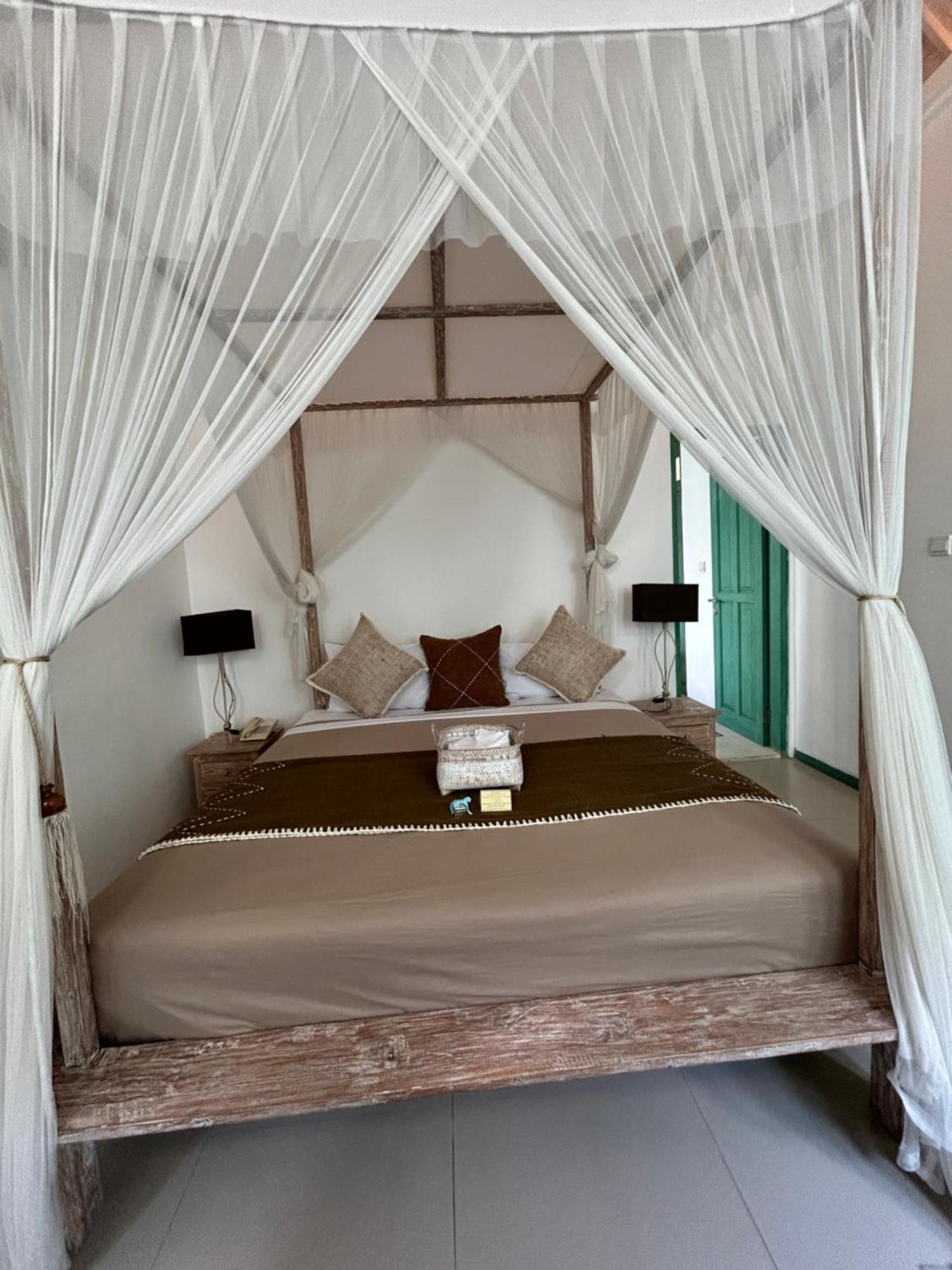 סמיניאק Artemis Villa Hotel מראה חיצוני תמונה